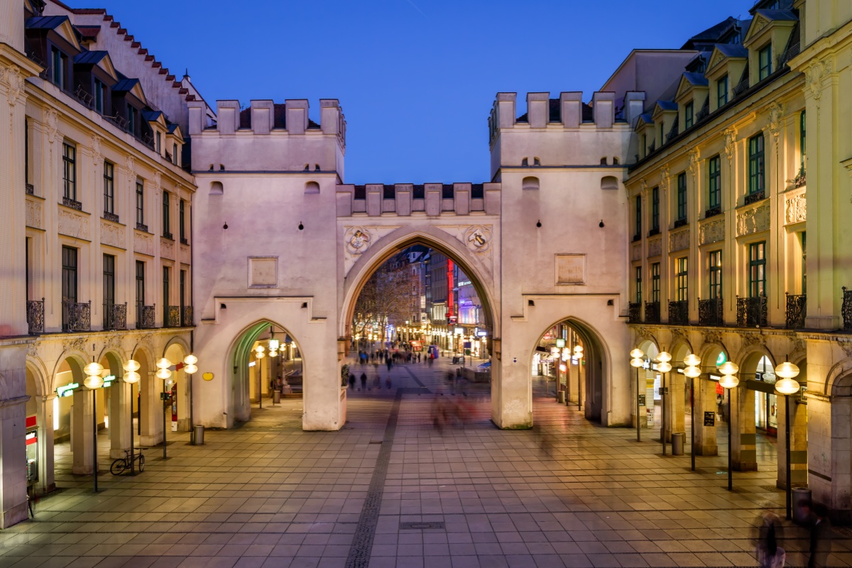 Karlstor kapu és Karlsplatz tér, München